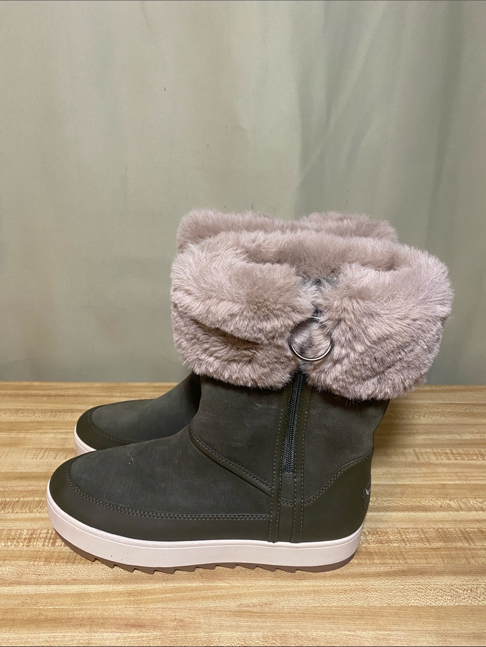 Koolaburra by UGG Tynlee Waterproof Women’s Winter Boots Olive Faux Fur Collar 8